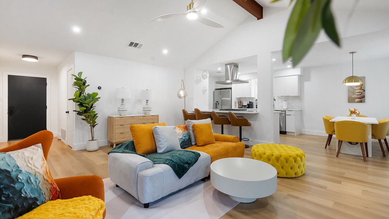 Photo of Livingroom in North Austin Civic Association