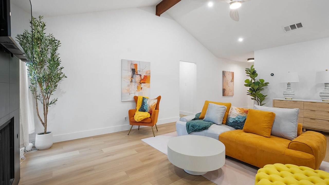 Photo of Livingroom in North Austin Civic Association
