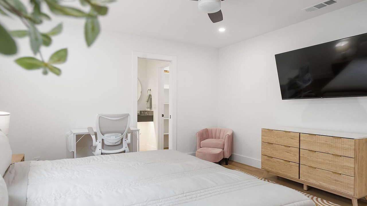 Photo of Bedroom in North Austin Civic Association