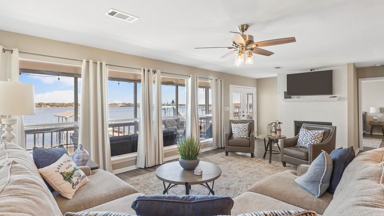 Photo of Livingroom in Carolyn Estates