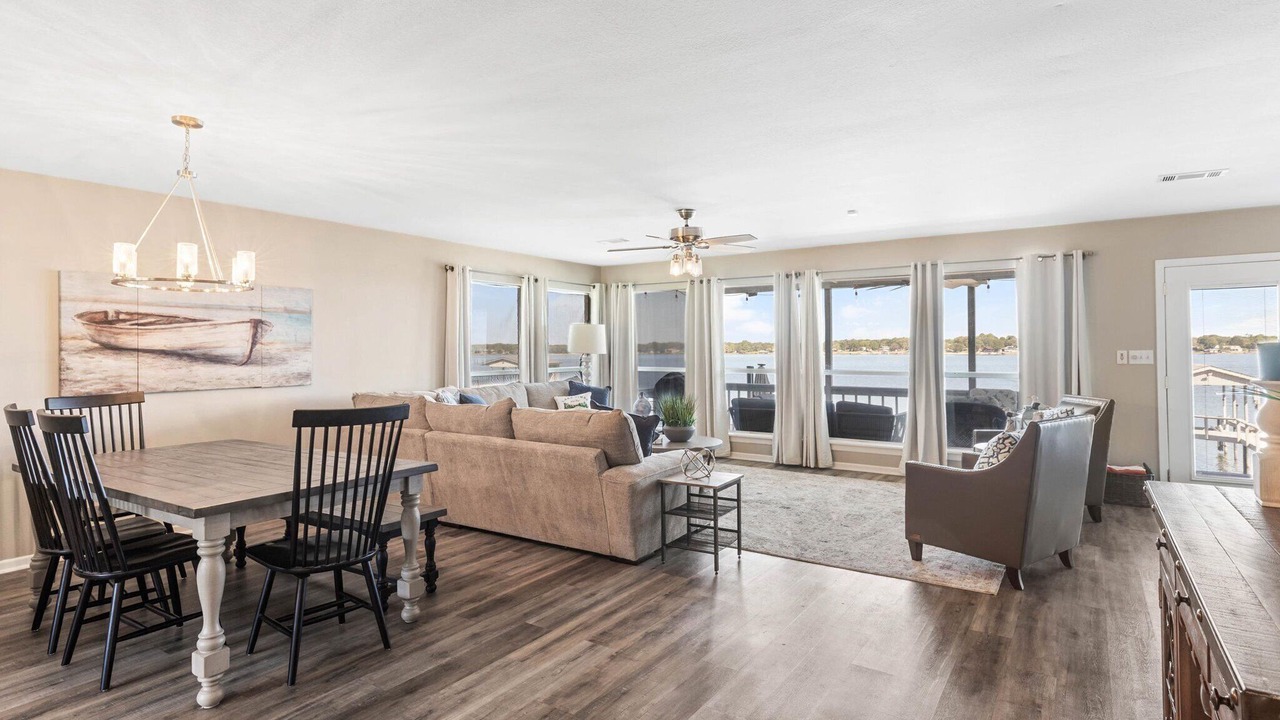 Photo of Livingroom in Carolyn Estates
