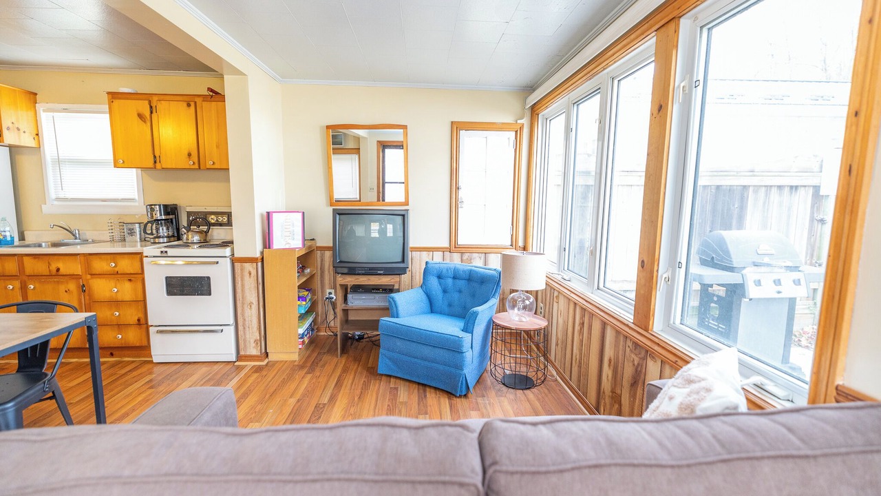 Photo of Livingroom in Kettle Point 44