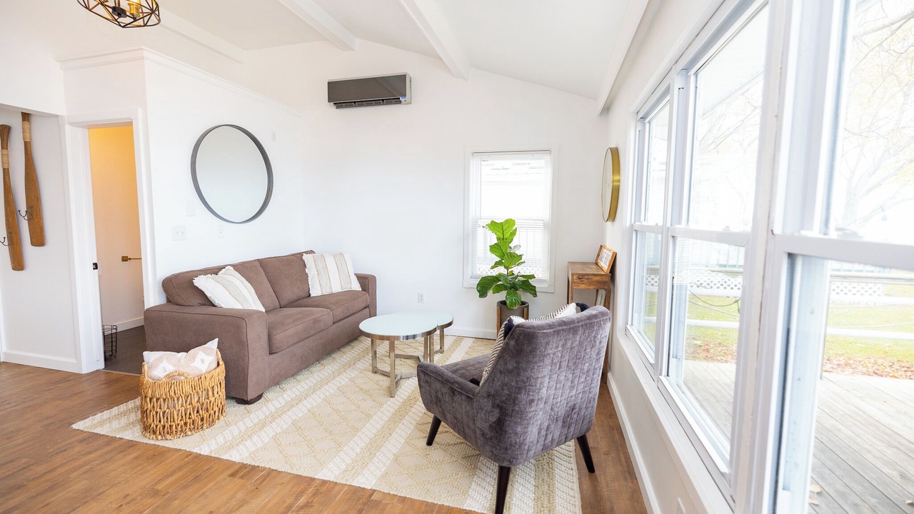 Photo of Livingroom in Kettle Point 44