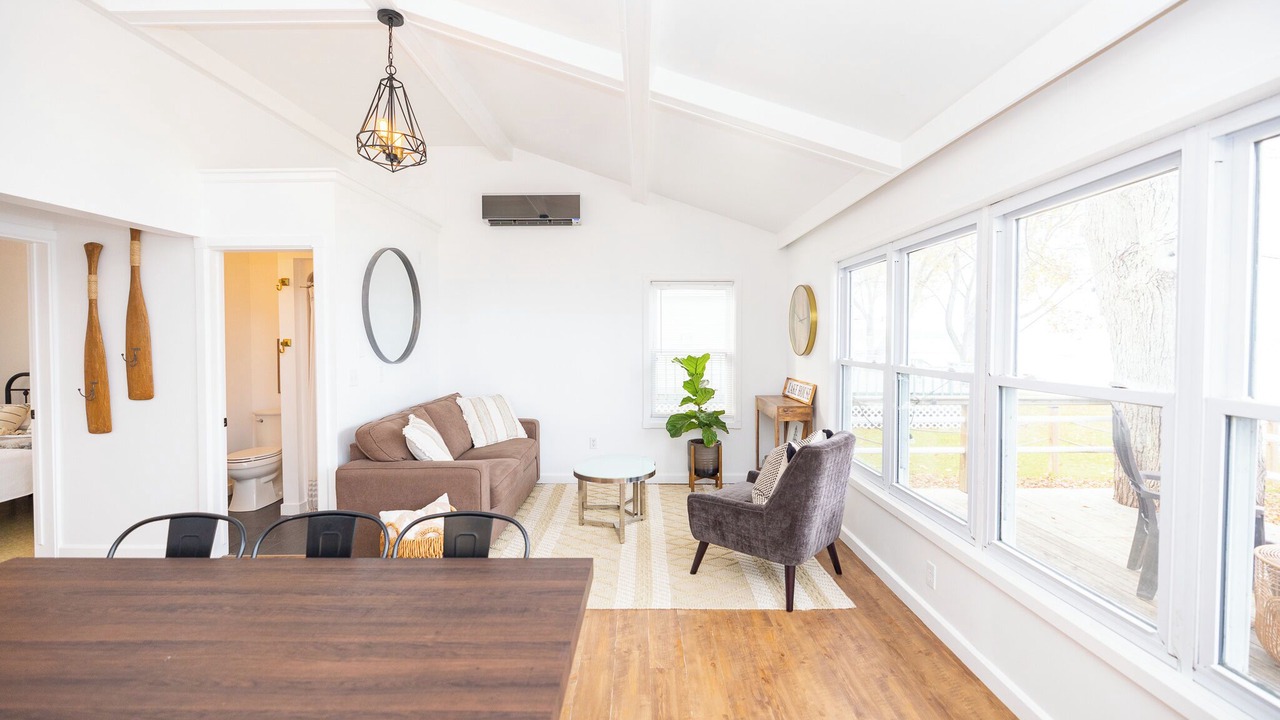Photo of Livingroom in Kettle Point 44