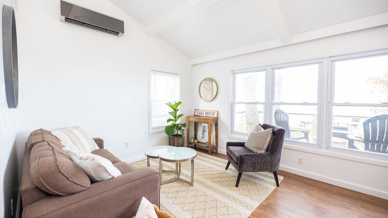 Photo of Livingroom in Kettle Point 44