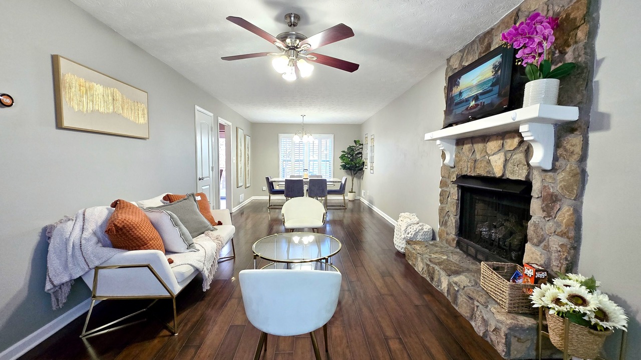 Photo of Livingroom in Lawrenceville