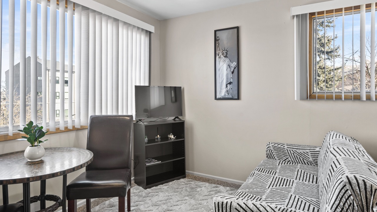 Photo of Livingroom in Cliff - Cannon