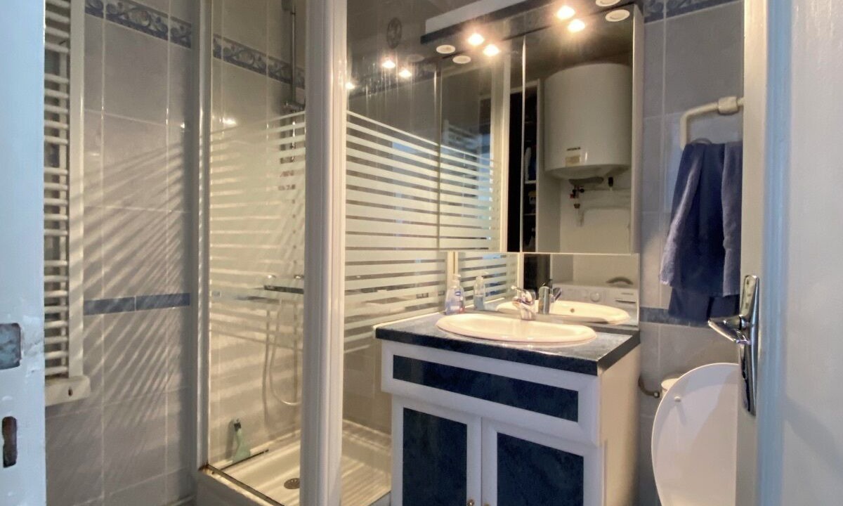 Photo of Bathroom in Courseulles-sur-Mer