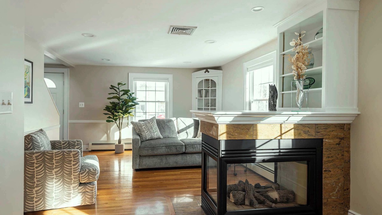Photo of Livingroom in Beverly