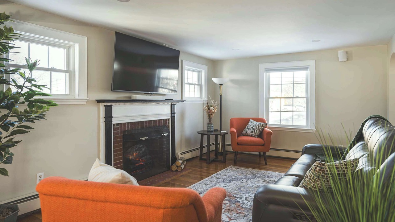 Photo of Livingroom in Beverly