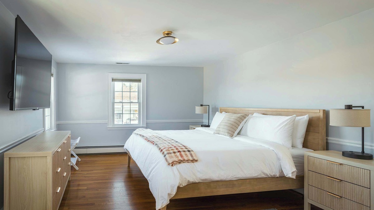 Photo of Bedroom in Beverly