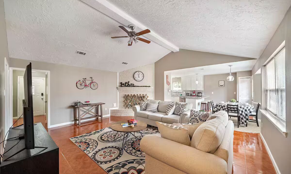 Photo of Livingroom in Greater Fondren Southwest