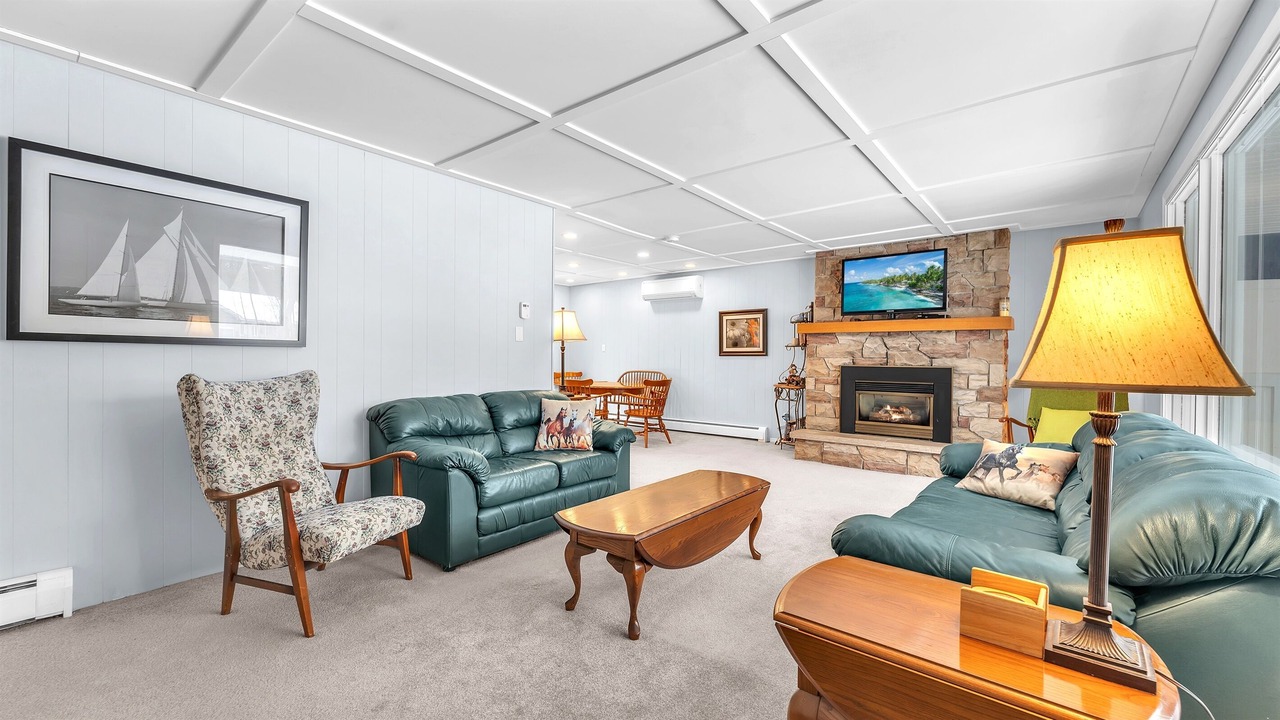 Photo of Livingroom in Grand Bend