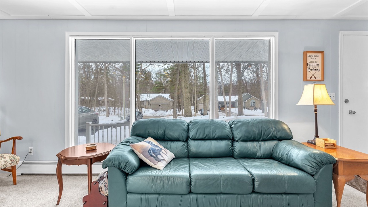 Photo of Livingroom in Grand Bend
