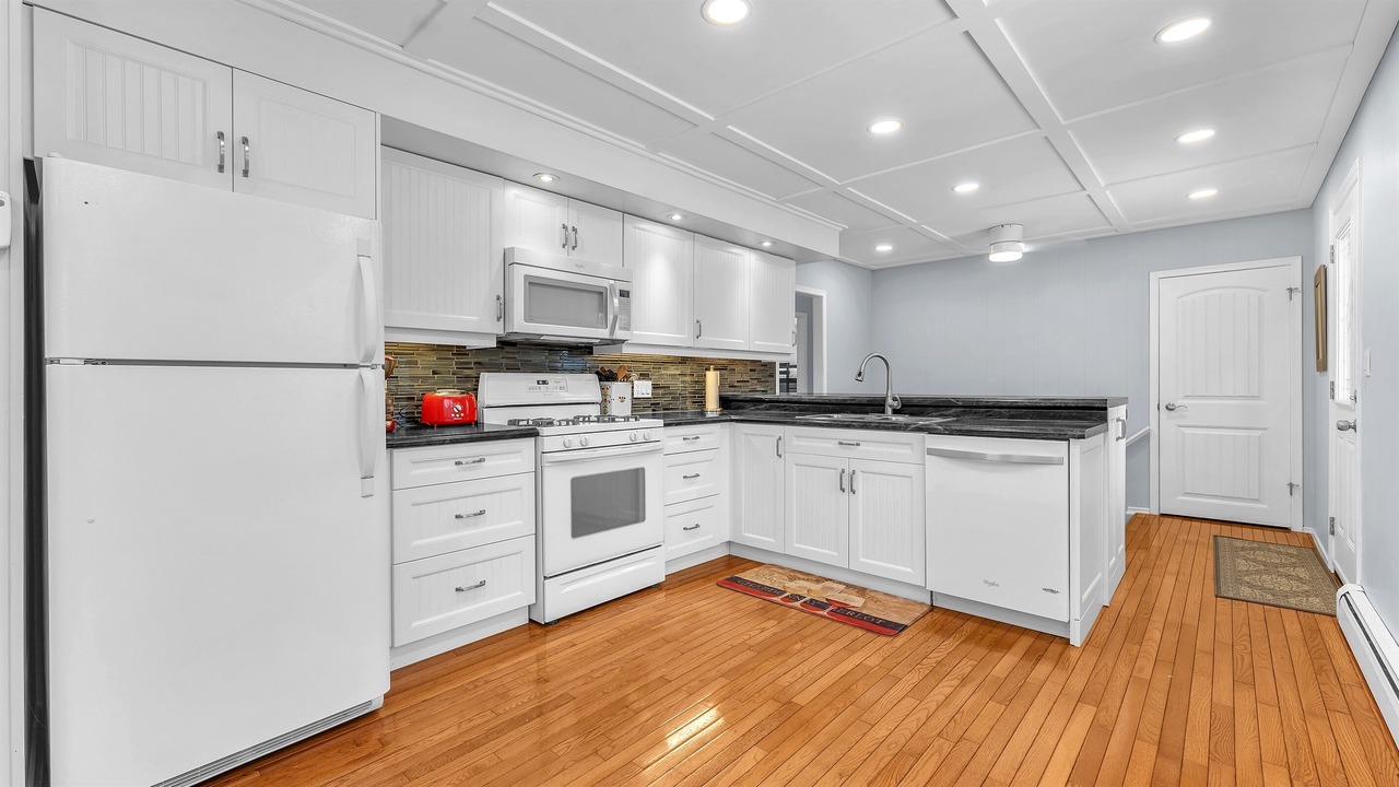 Photo of Kitchen in Grand Bend