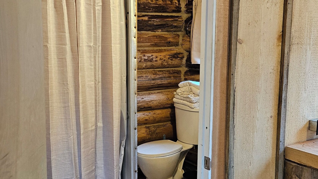 Photo of Bathroom in Laurier