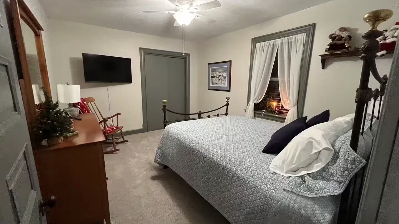 Photo of Bedroom in Zelienople