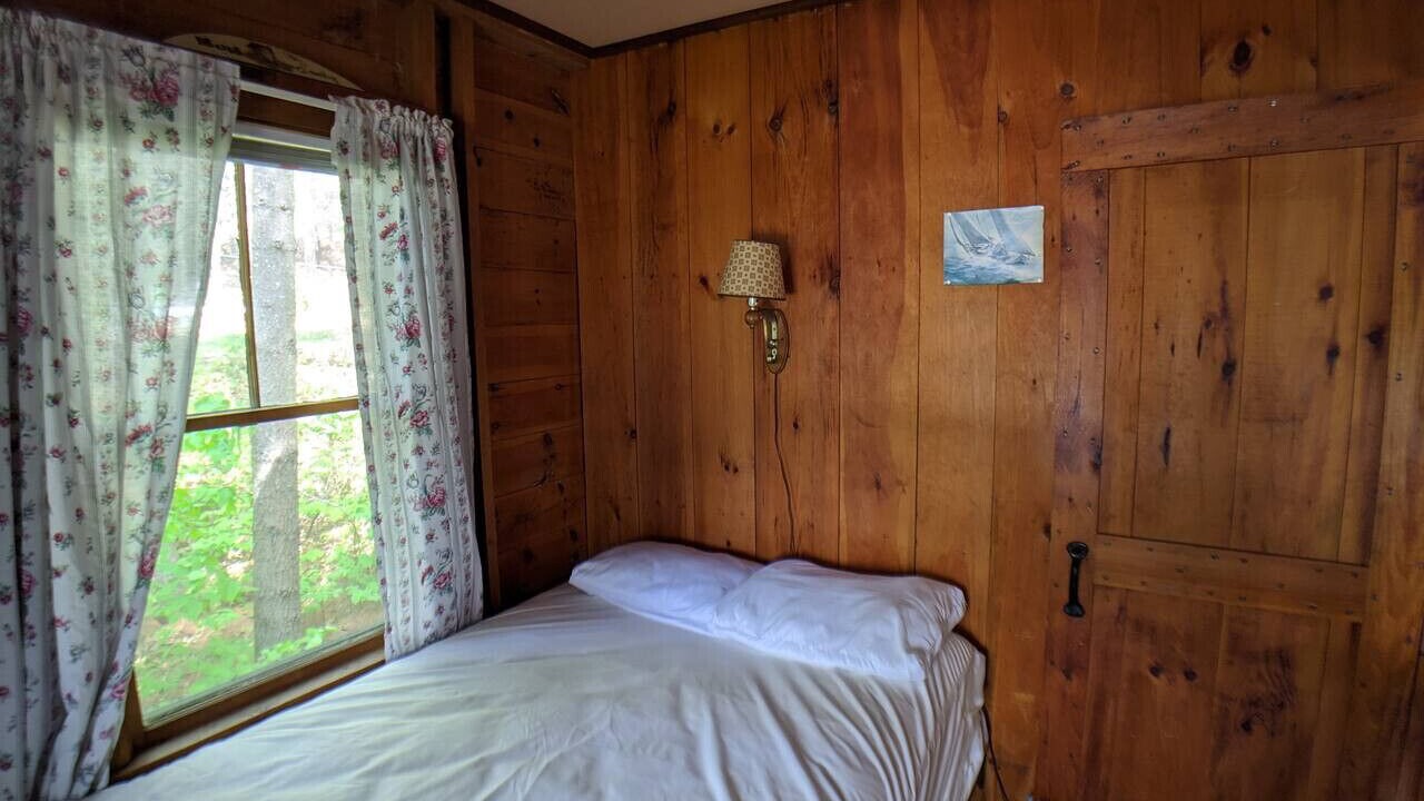 Photo of Bedroom in Raymond