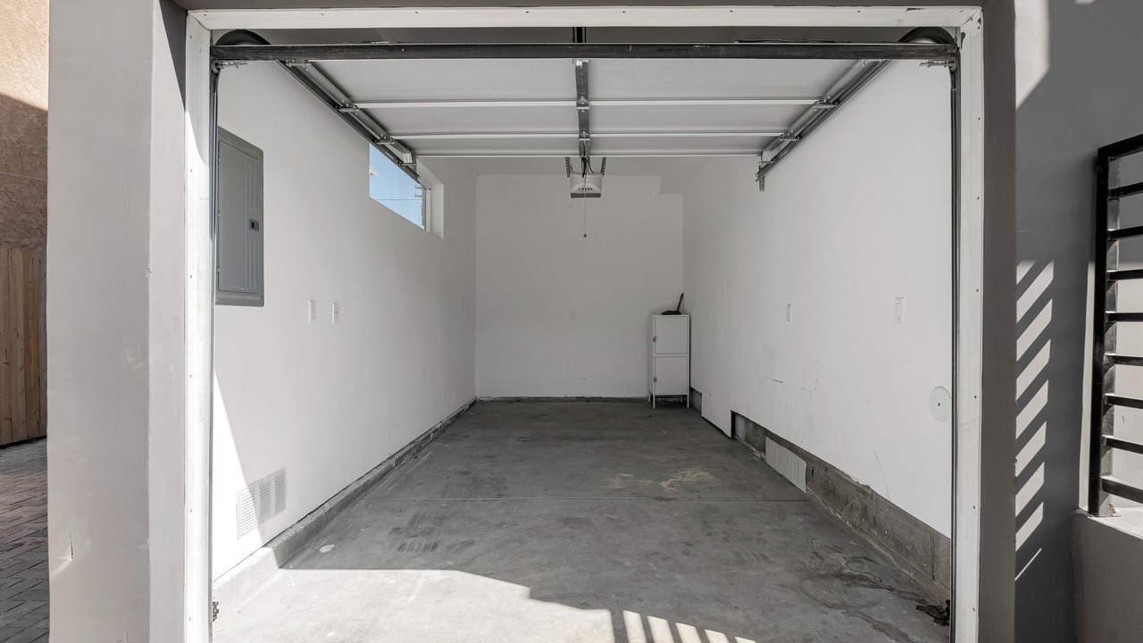 Photo of Outdoor in Wilshire