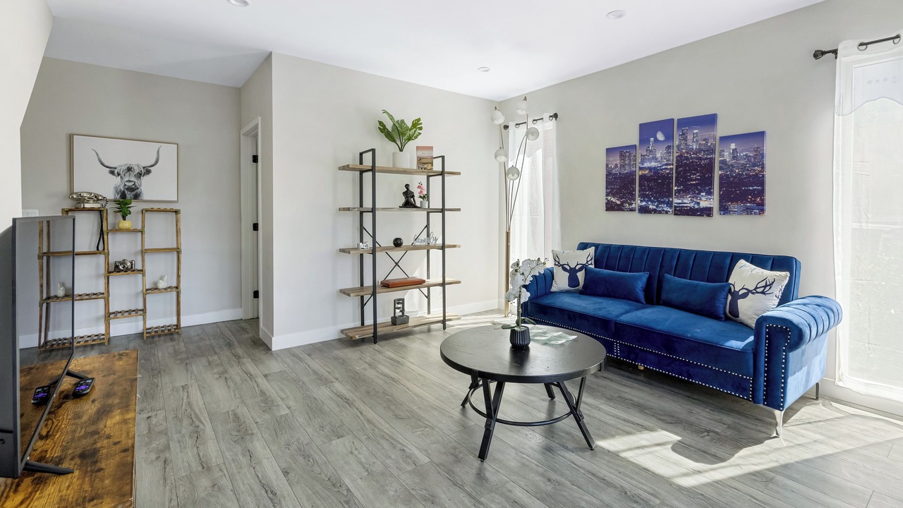 Photo of Livingroom in Wilshire