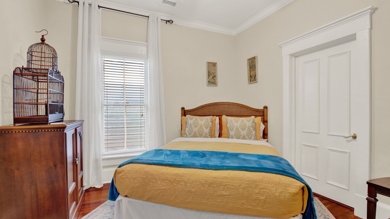 Photo of Bedroom in Metropolitan