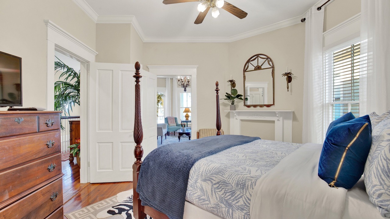 Photo of Bedroom in Metropolitan