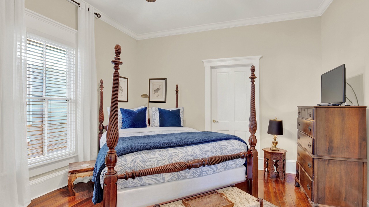 Photo of Bedroom in Metropolitan