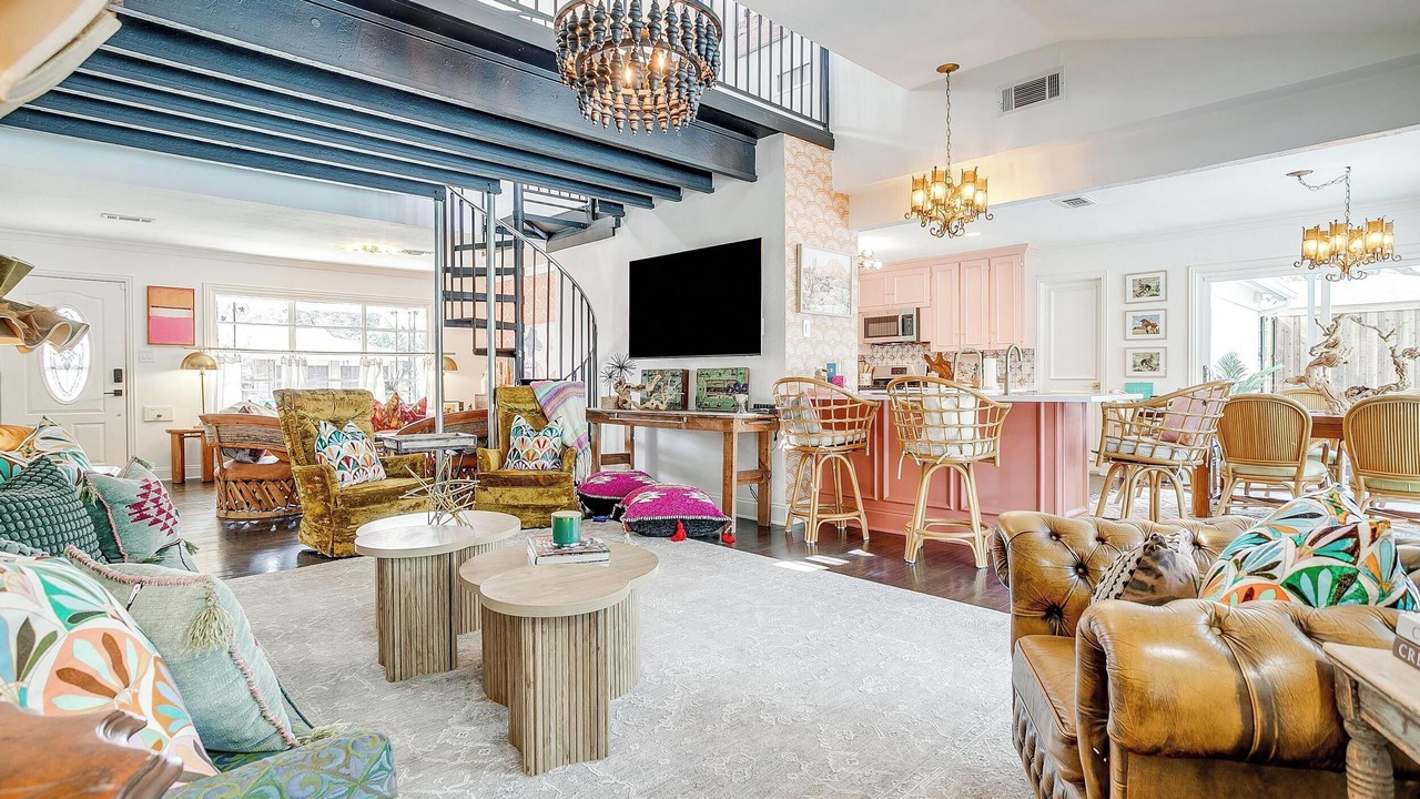 Photo of Livingroom in Westworth Village