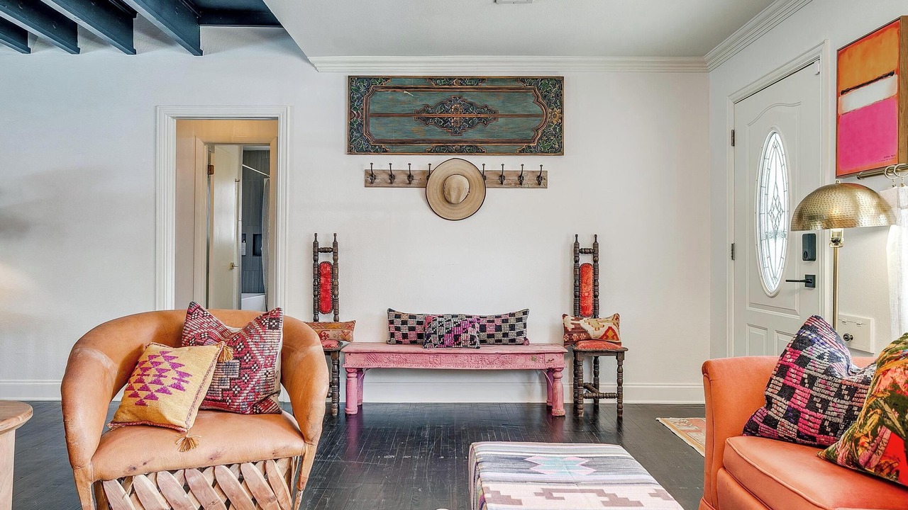 Photo of Livingroom in Westworth Village