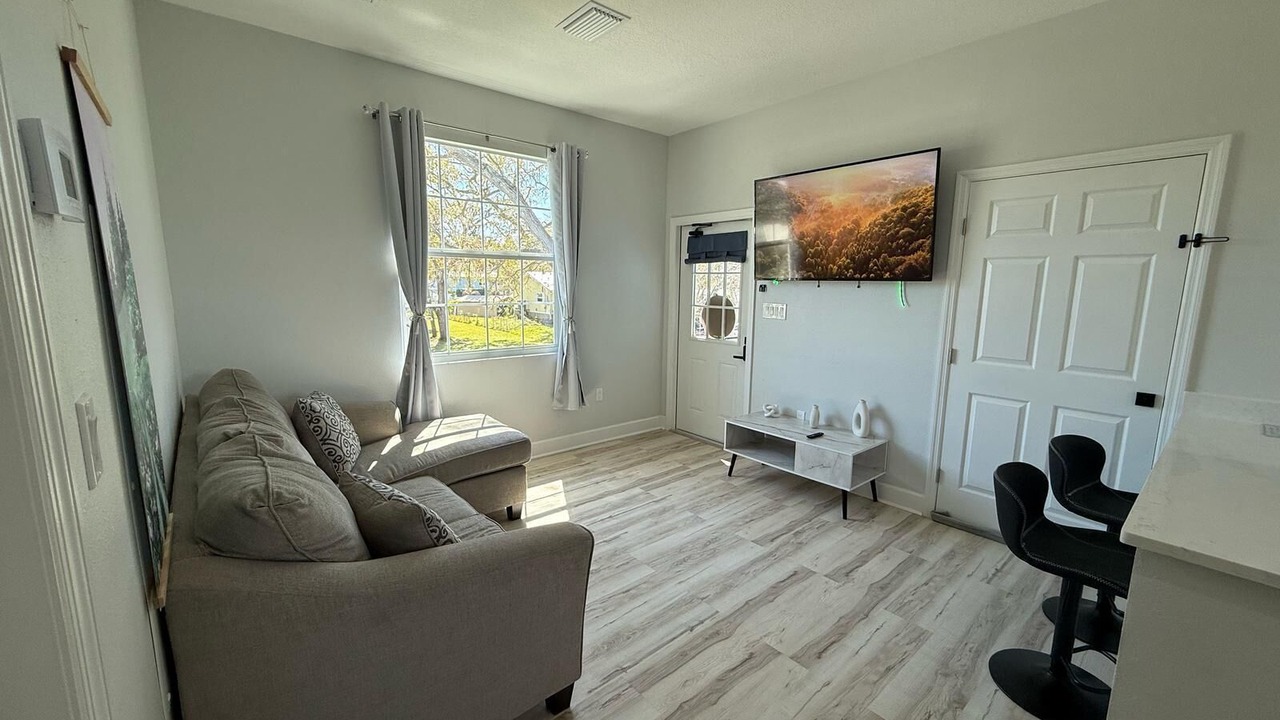 Photo of Livingroom in Palm River-Clair Mel