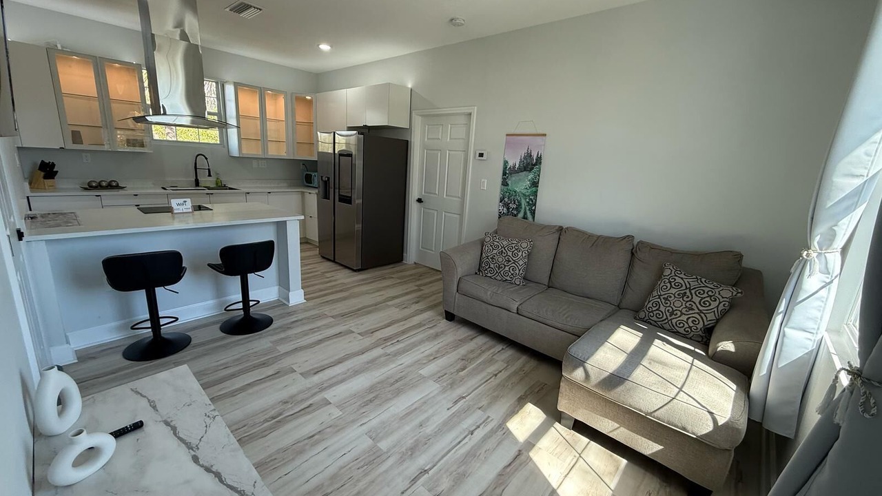 Photo of Livingroom in Palm River-Clair Mel