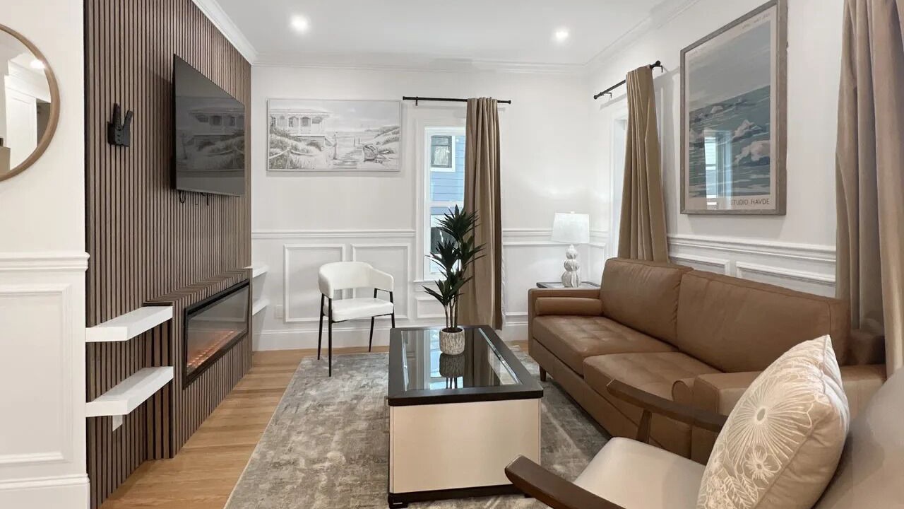 Photo of Livingroom in Forest Hills - Woodbourne