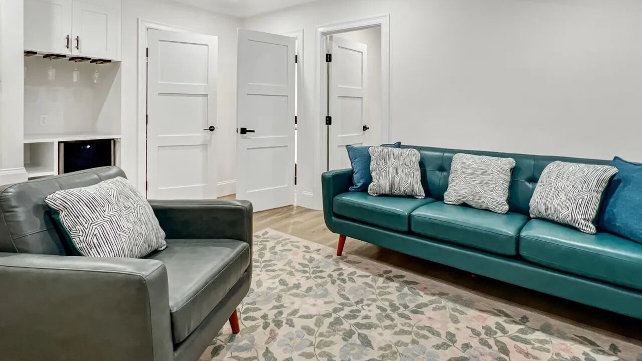 Photo of Livingroom in Forest Hills - Woodbourne