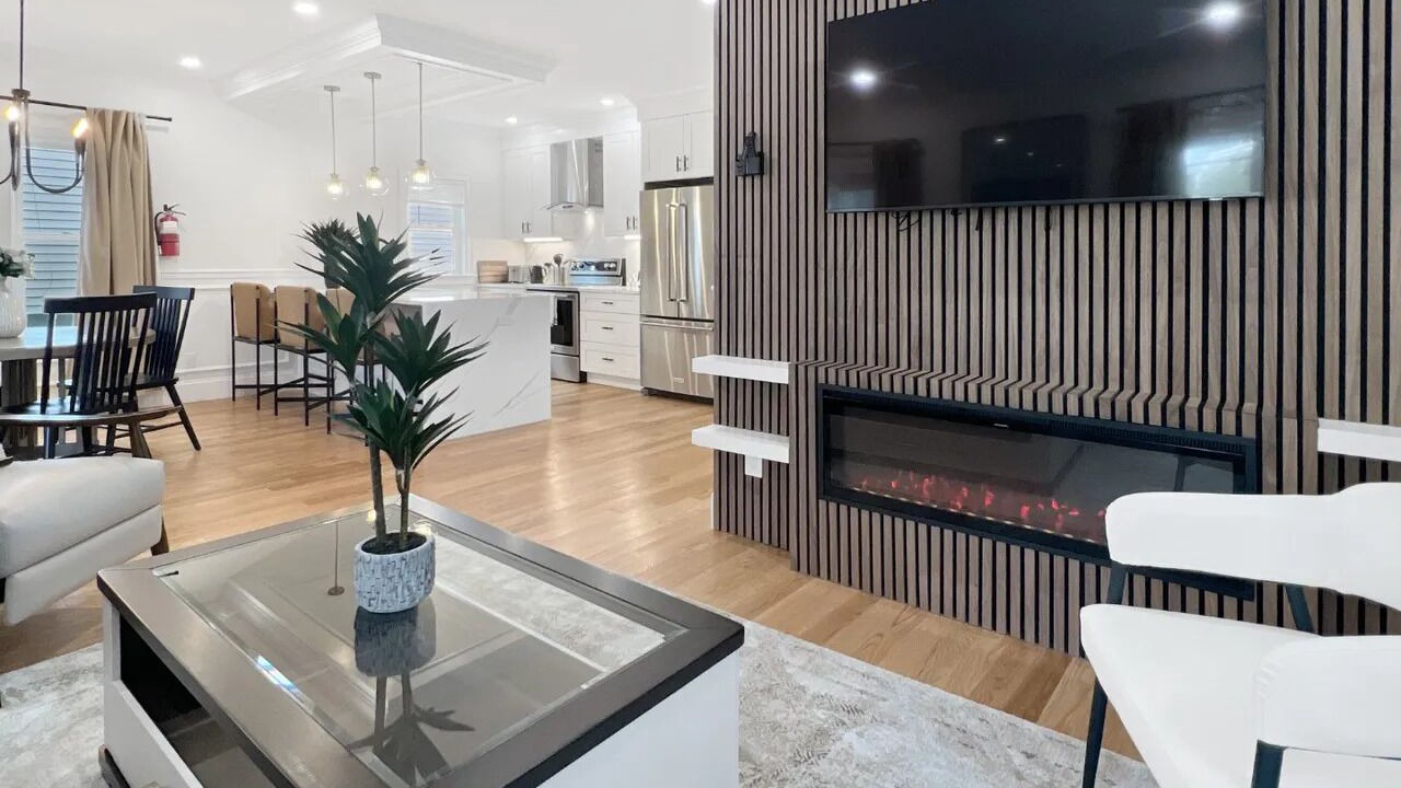 Photo of Livingroom in Forest Hills - Woodbourne