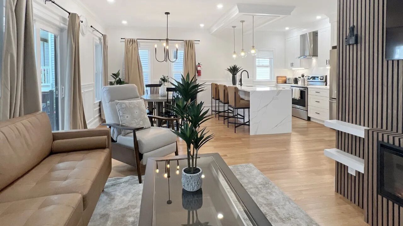 Photo of Livingroom in Forest Hills - Woodbourne