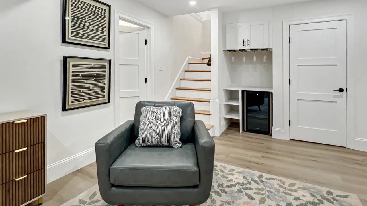Photo of Livingroom in Forest Hills - Woodbourne