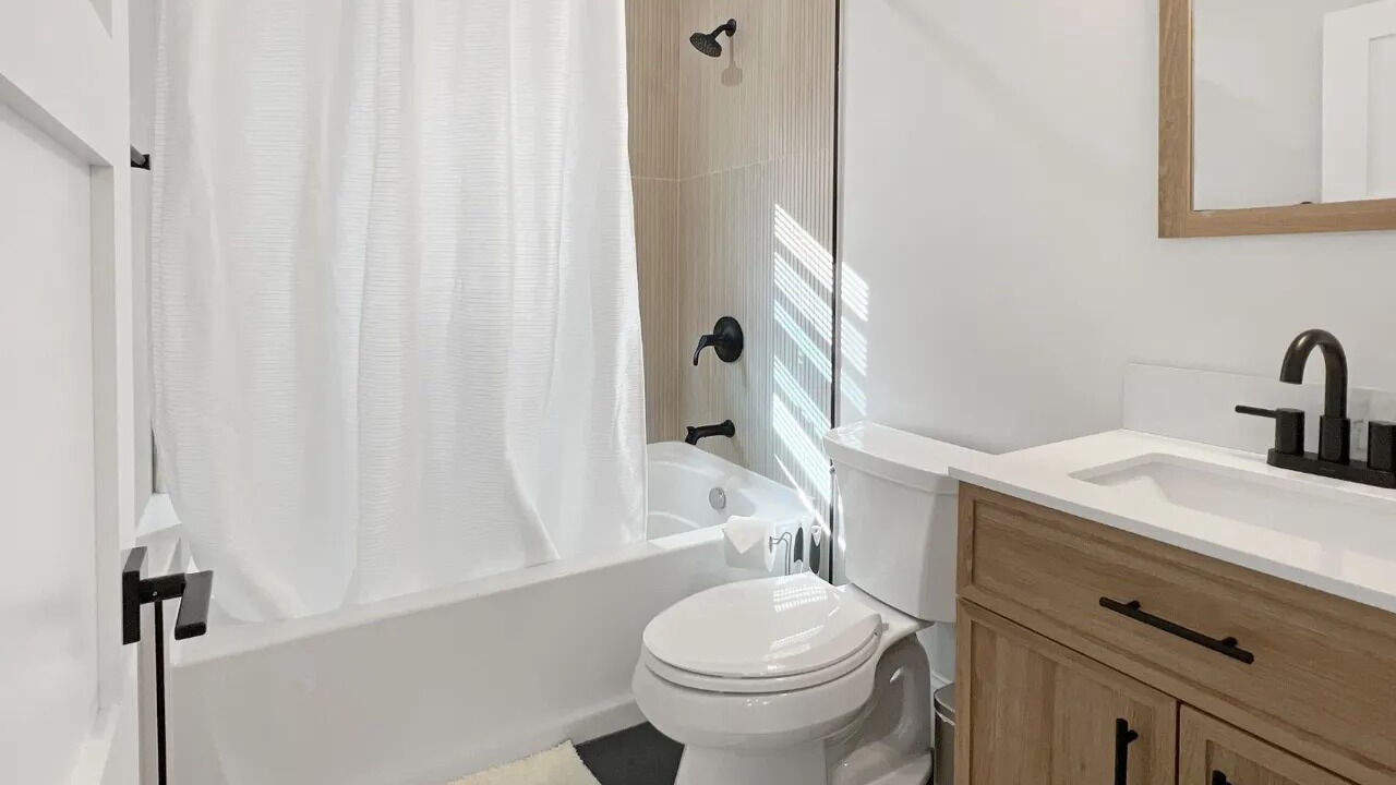 Photo of Bathroom in Forest Hills - Woodbourne