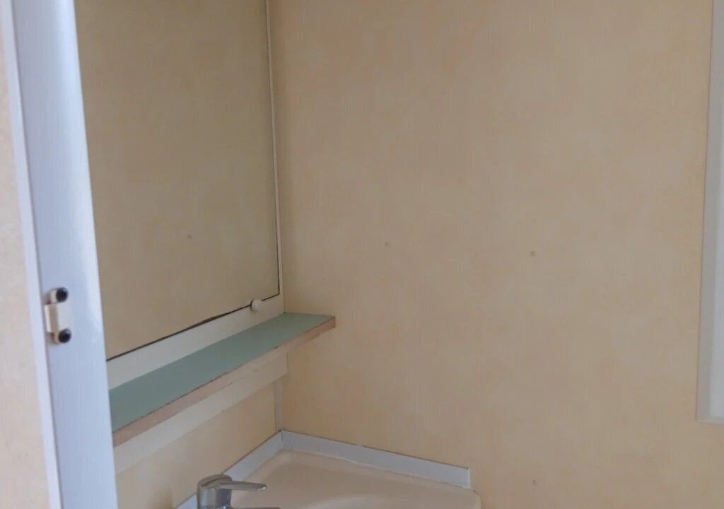 Photo of Bathroom in Fabrezan