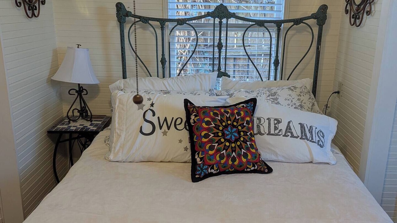 Photo of Bedroom in Round Rock Original Plat