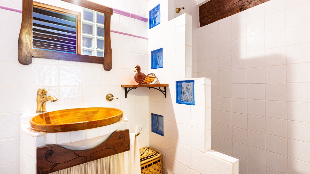 Photo of Bathroom in Aioder