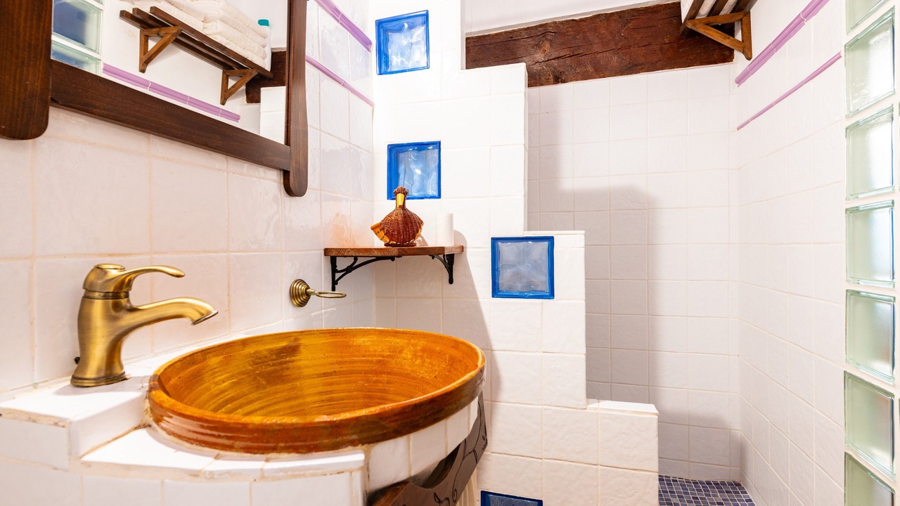 Photo of Bathroom in Aioder
