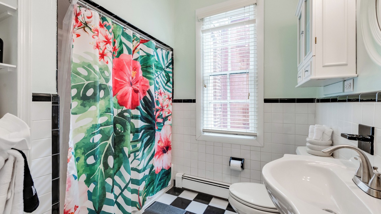 Photo of Bathroom in Fan District
