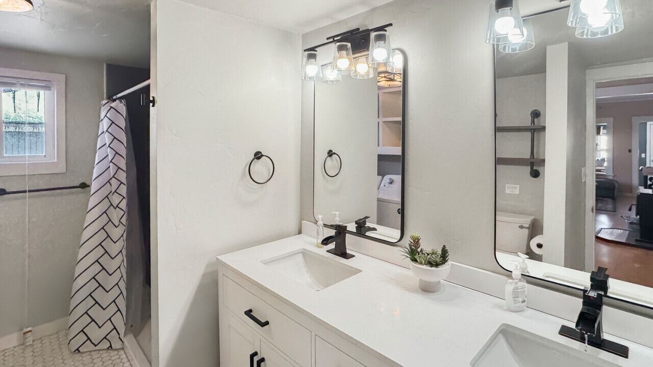 Photo of Bathroom in Cascade