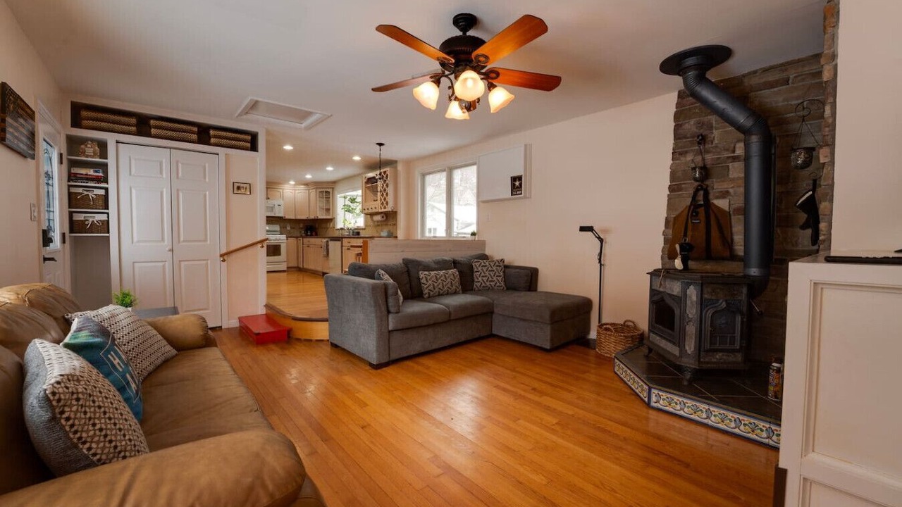 Photo of Livingroom in Middle Hope