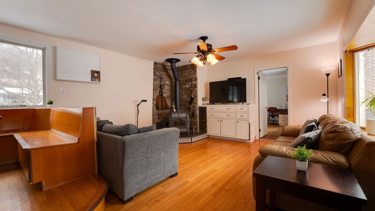 Photo of Livingroom in Middle Hope