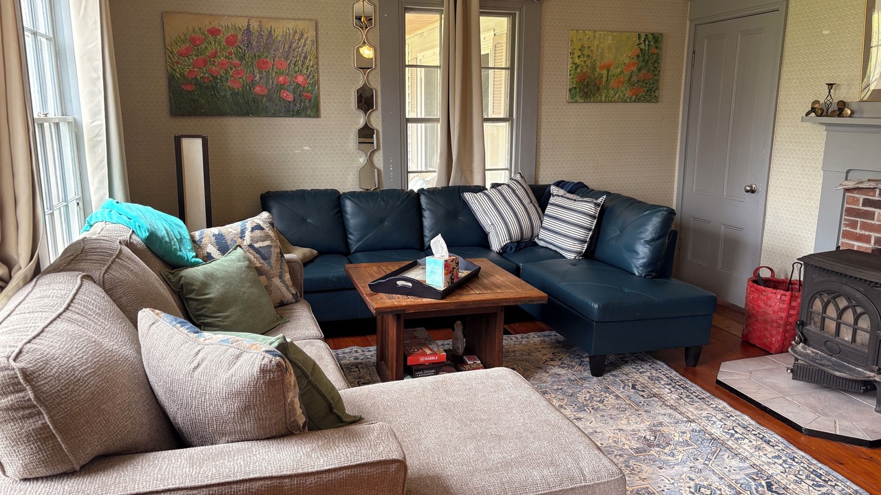 Photo of Livingroom in Oakland