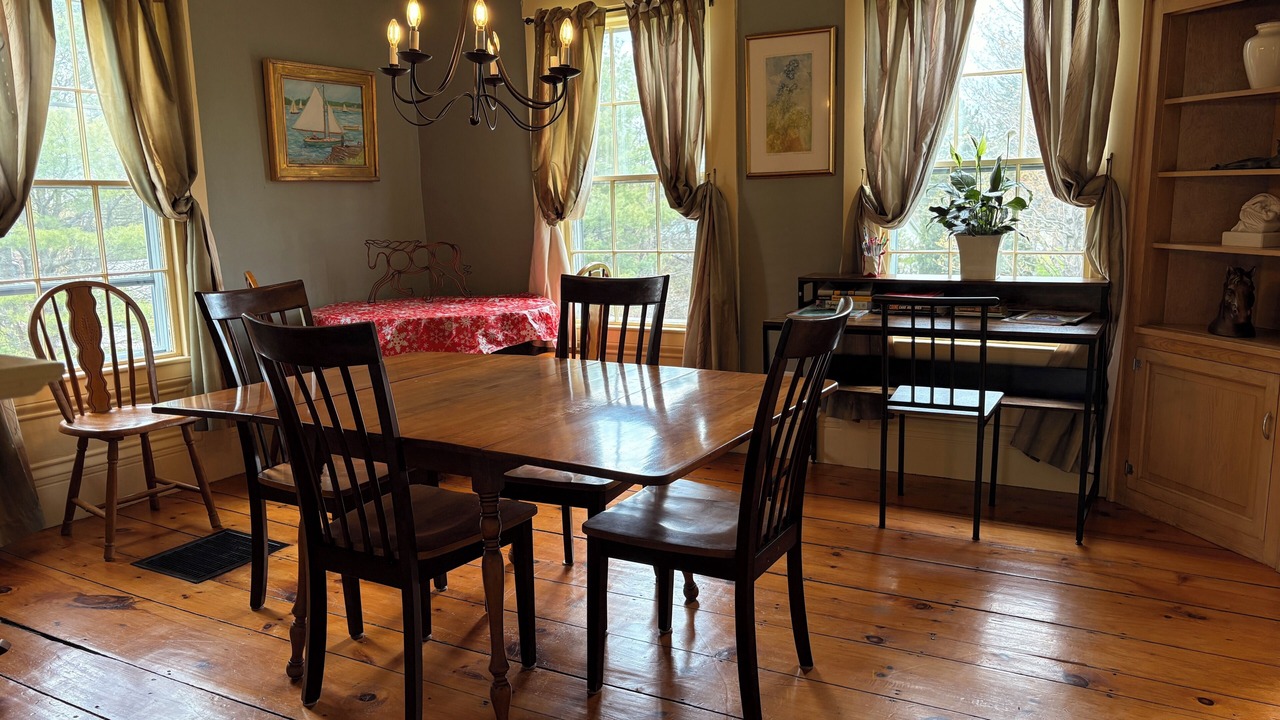 Photo of Livingroom in Oakland