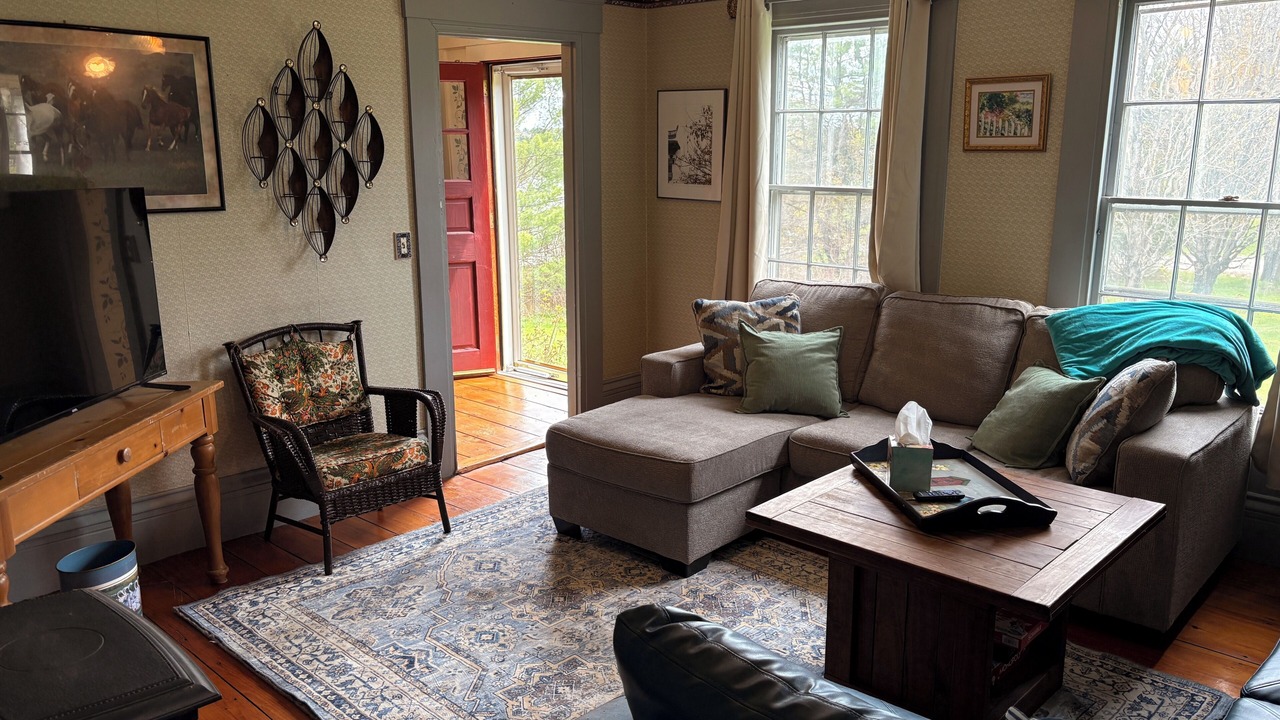 Photo of Livingroom in Oakland