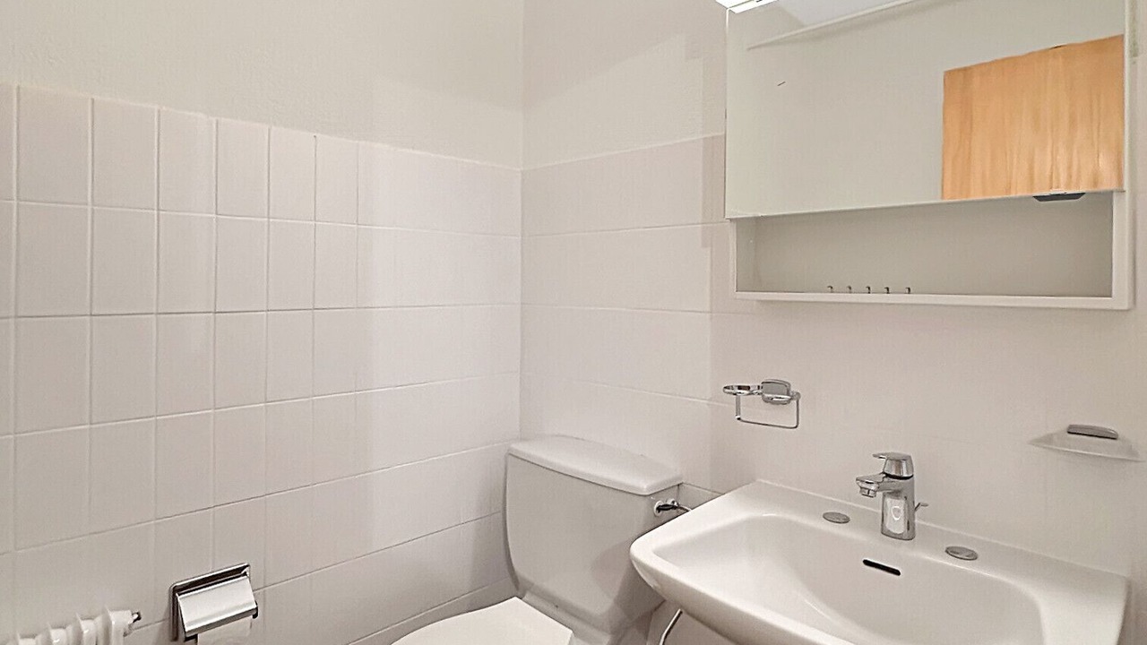 Photo of Bathroom in Vex