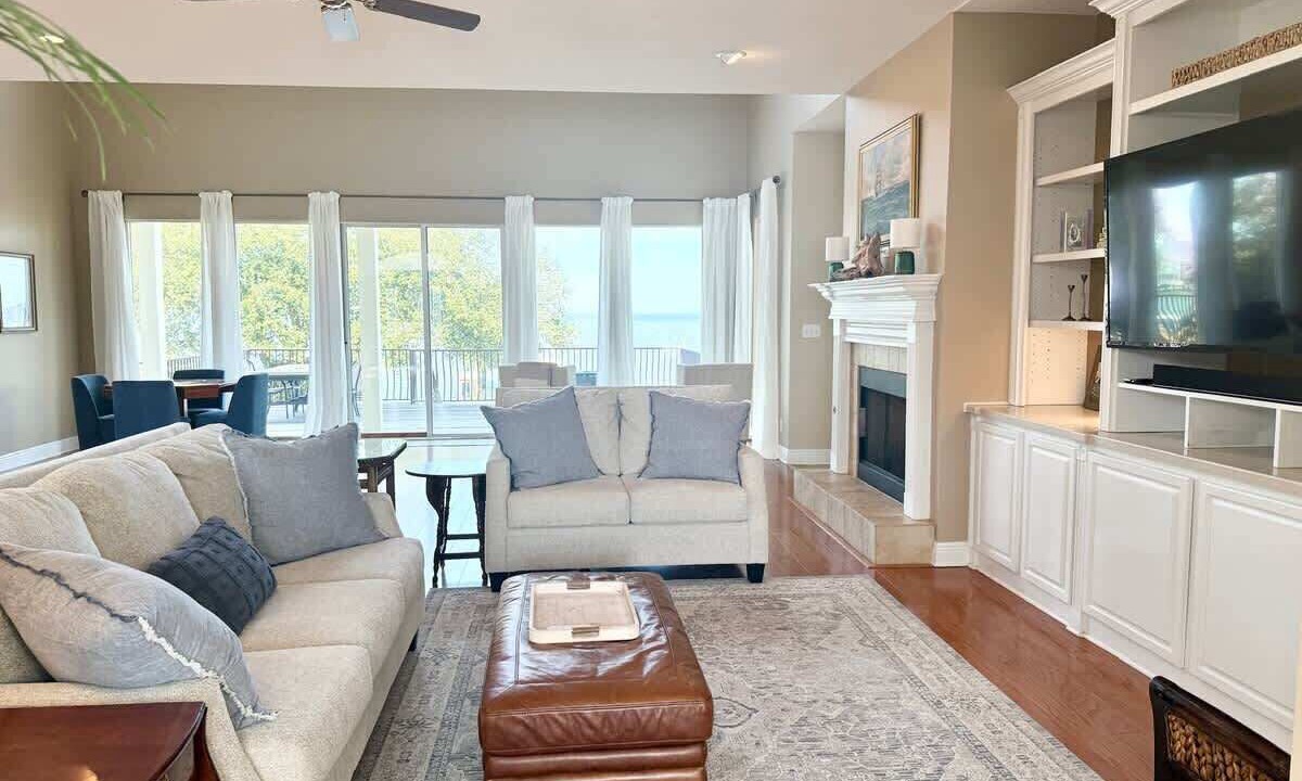 Photo of Livingroom in Gulf Breeze